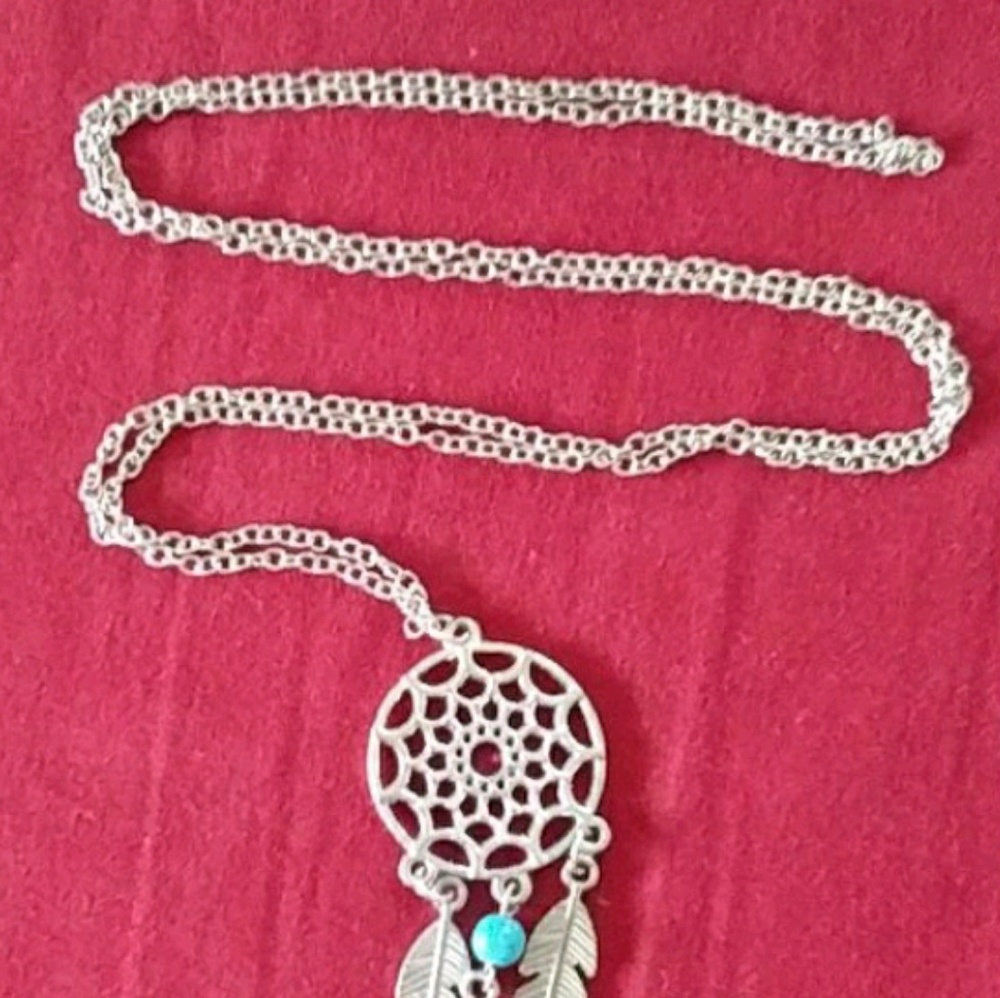 silver chain necklace with pendant